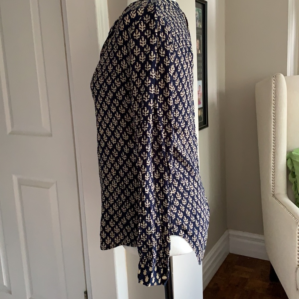 Like new, long sleeve navy/cream top by Velvet - Picture 4 of 6